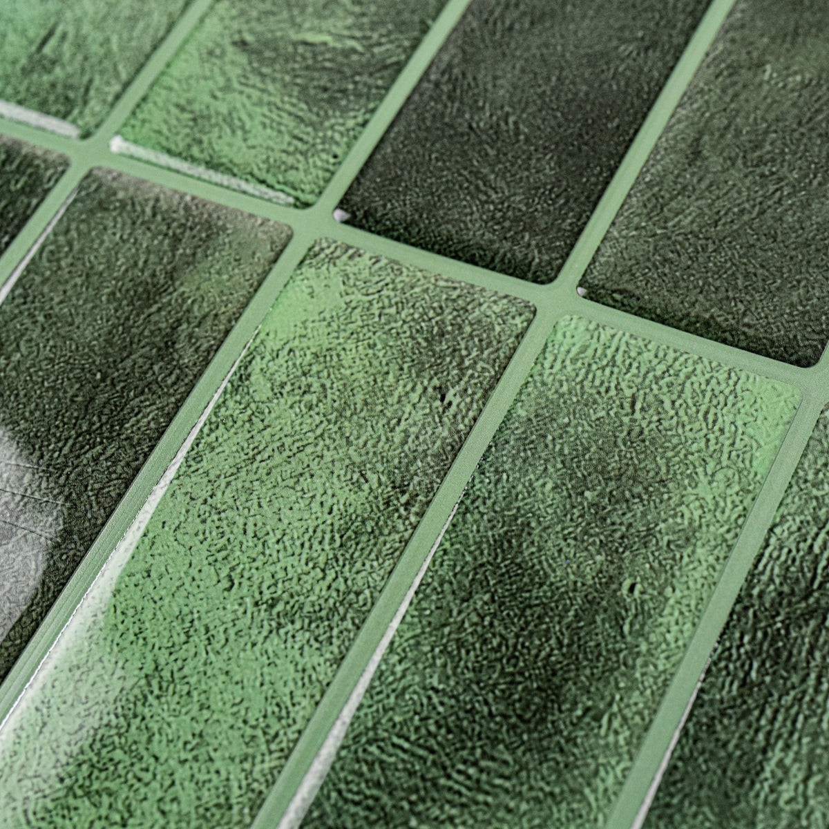 Linear Tile – Emerald Reed
