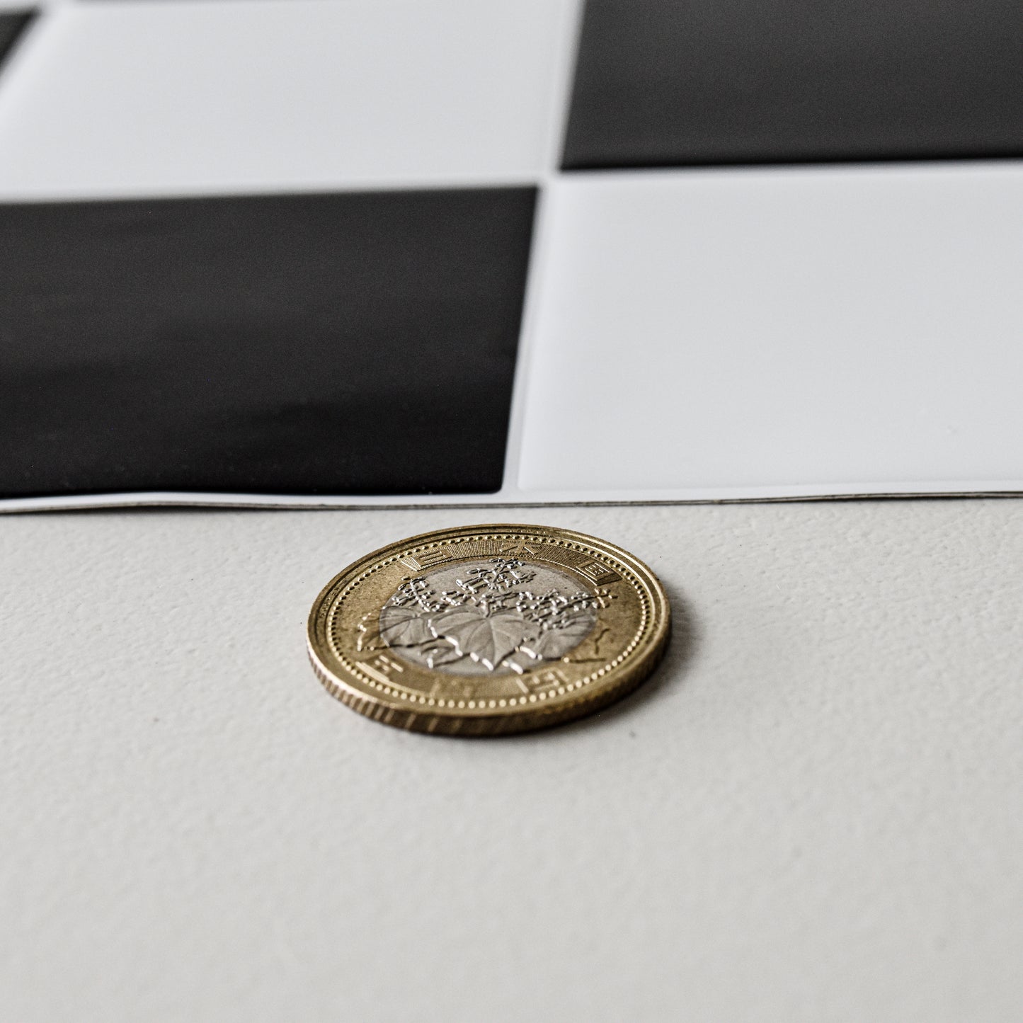 Checker Tile – Black and white