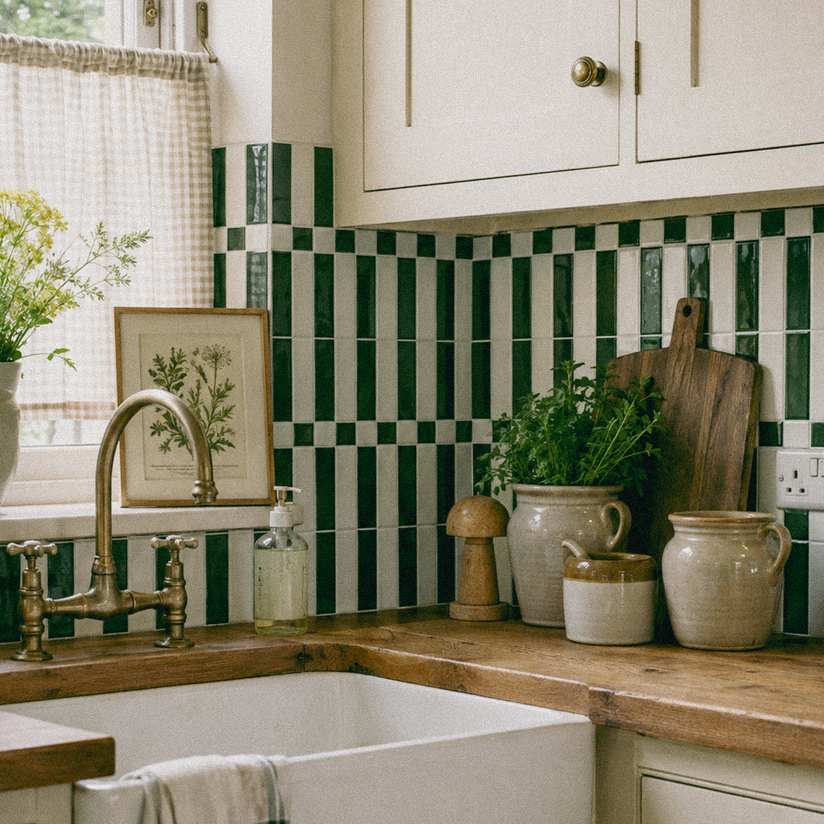 Linear Tile – Dark Green & Cream