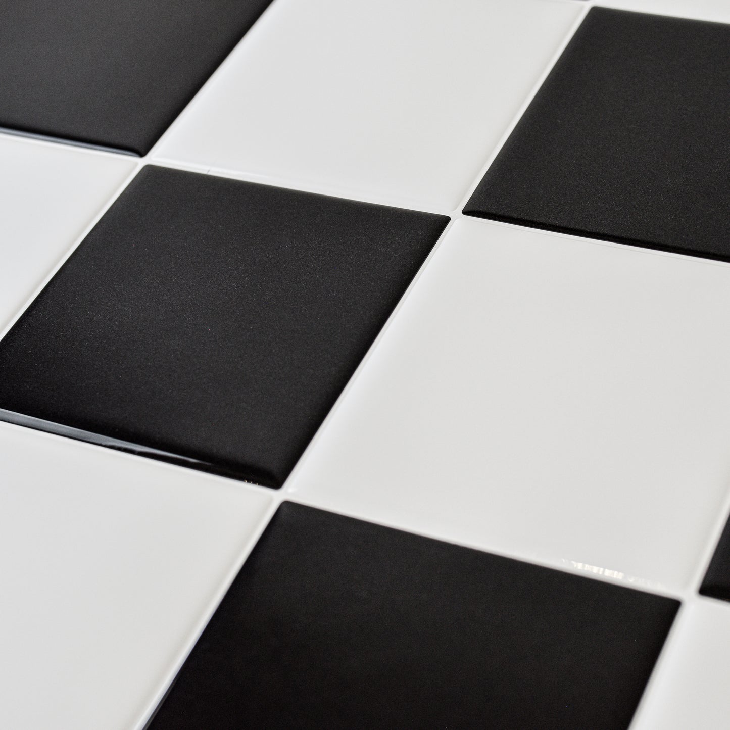 Checker Tile – Black and white